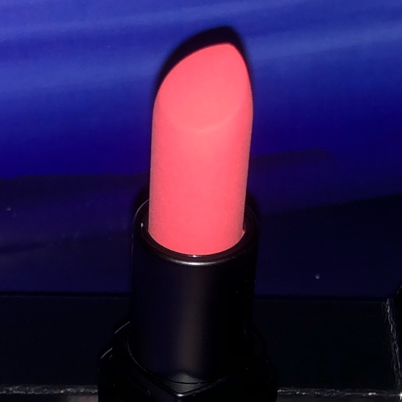 NIB NWT Bobbi Brown Best Selling Luxe Matte Lip Color Lipstick Cheeky Peach - Picture 1 of 15